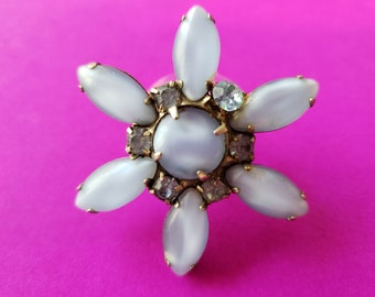 White Pearlized Vintage Brooch from Delia Lara's Collection
