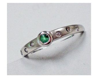 14K white gold emerald cabachod & diamond band ring | Estate Ring | White Gold Ring | Multi-stone Rings | Eternity Ring