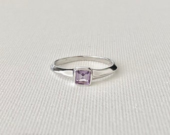 Vintage Silver Purple Stone Ring - Vintage Ring - Vintage Jewellery - Vintage Silver Ring - Vintage Amethyst Ring - Size 7 1/2 or O 1/2