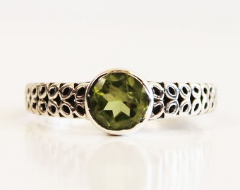 August Birthstone Ring - 100% 925 Solid Sterling Silver Filigree Solitaire Gemstone Ring - Natural Faceted Green Peridot