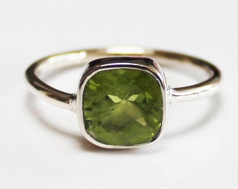 August Birthstone Ring - 100% 925 Solid Sterling Silver Solitaire Natural Green Faceted Peridot Square Gemstone Ring - gift boxed