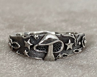 Silver Mushroom Ring • 925 Sterling Silver • Toadstool Ring • Wide Band Ring • Vintage Silver Ring • Dome Ring • Star & Flower Ring • Gifts