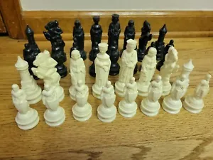 Vintage Set of 32 Weighted Plastic Renaissance ANRI ES Lowe Chess Pieces,